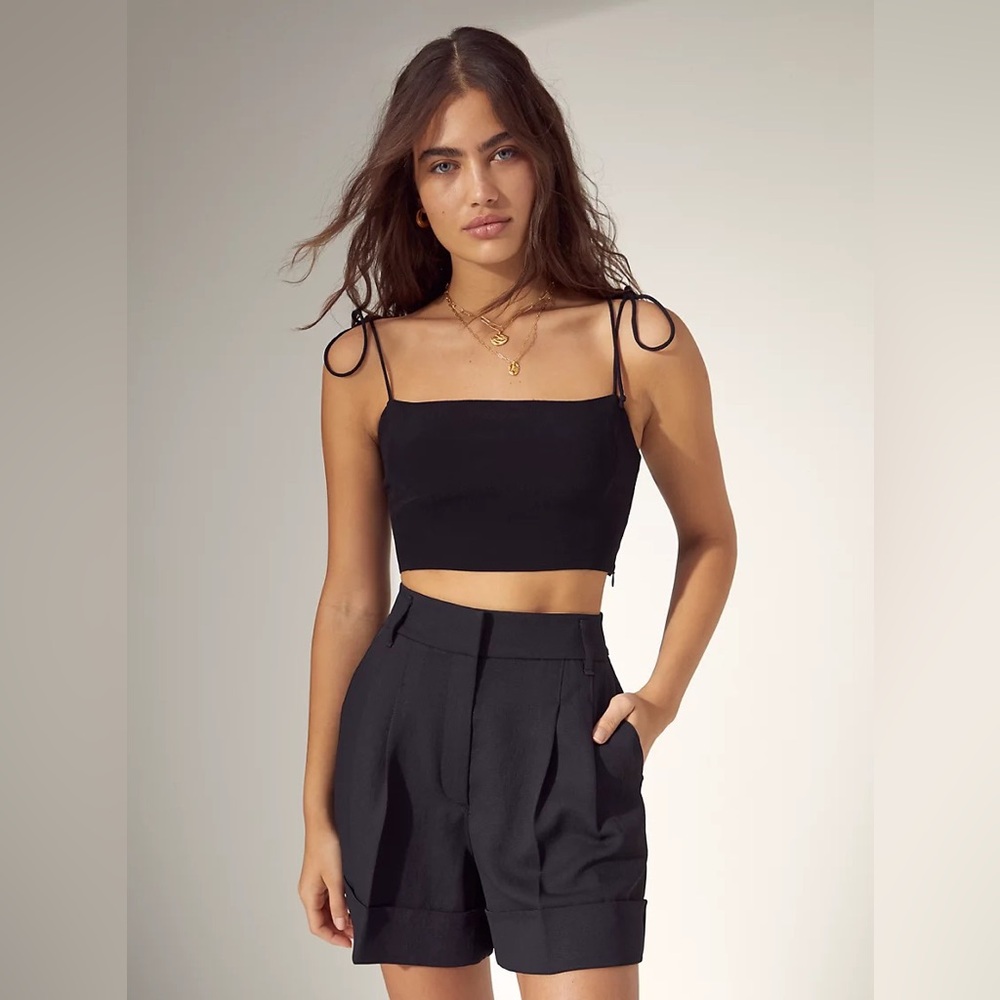 Like new! Aritzia Wilfred labyrinth shorts, black, size 8/10